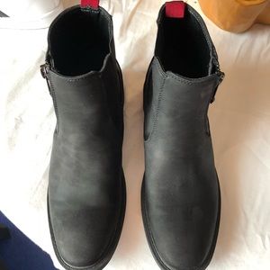 Men’s Guess leather bootie size 9, brand new